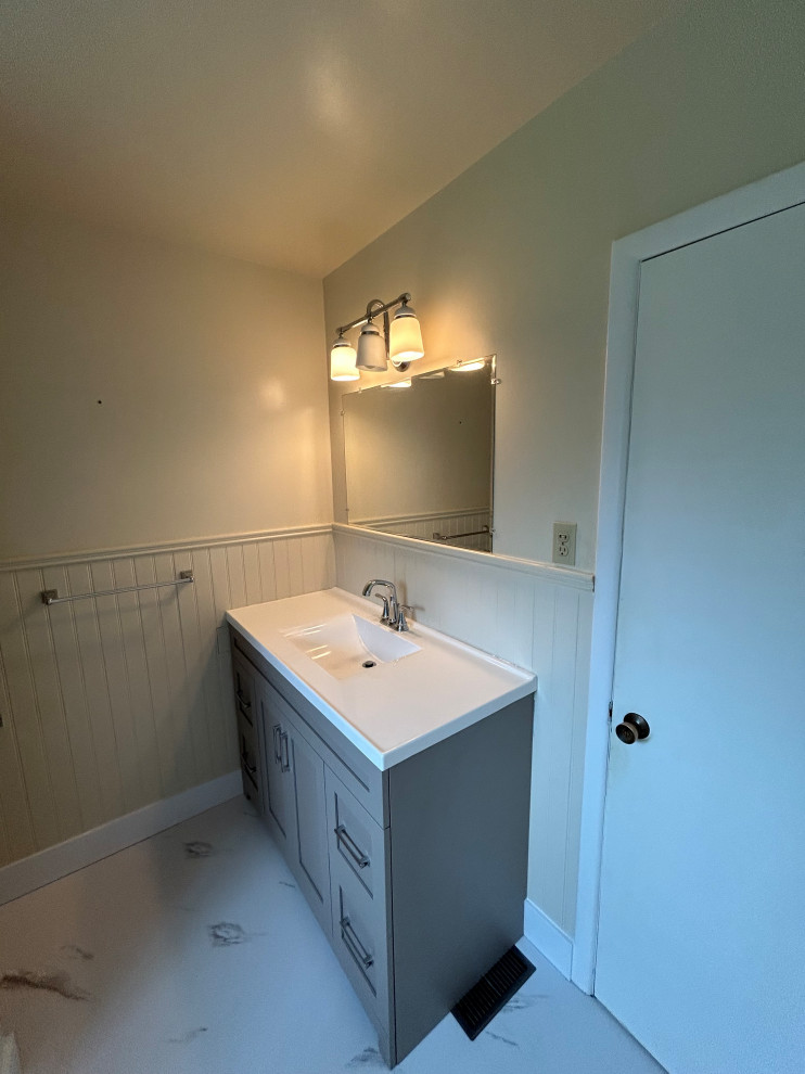 Wadsworth - Traditional Bathroom Remodel - London, ON