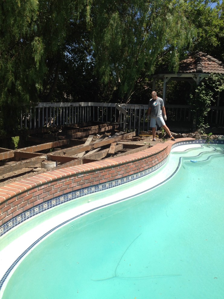 Glass tile vs ceramic for my pool remodel?