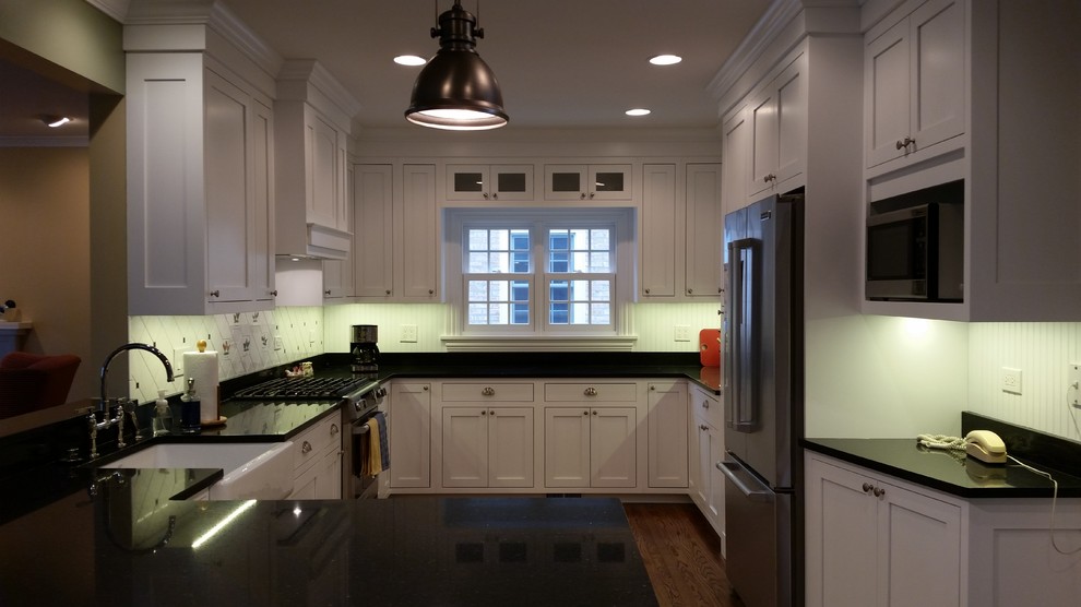 Inspiration for a transitional kitchen remodel in Chicago