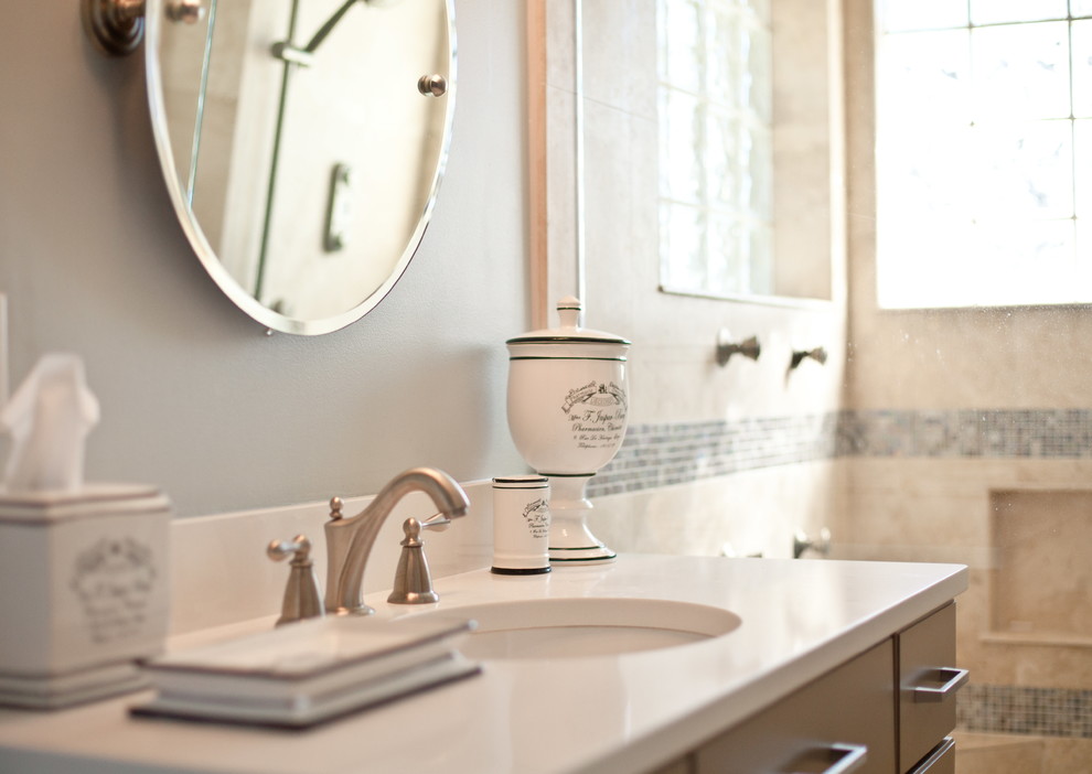 Inspiration for a transitional home design remodel in Jacksonville