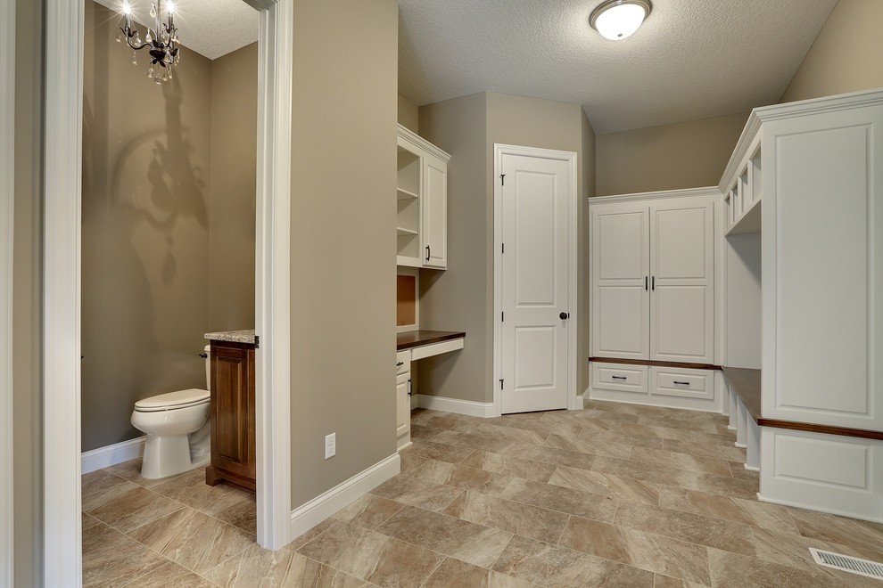 Entryway - transitional entryway idea in Minneapolis