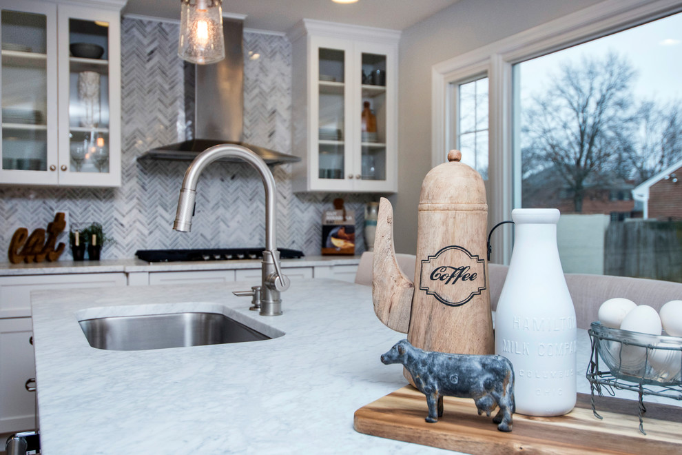 Transitional kitchen photo in Columbus