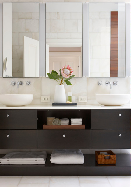 Back Bay Townhouse modern-badezimmer