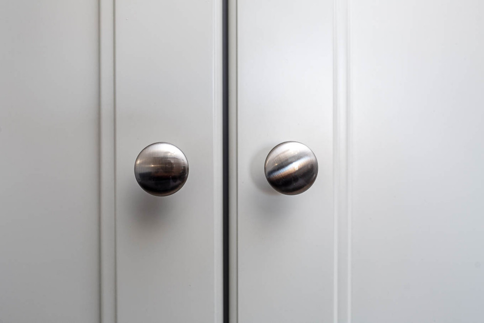 Современный шкаф в спальню