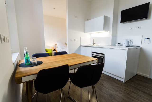 Apartmenthaus K&ouml;nigsallee Bayreuth - Zimmer 5 contemporaneo-cucina