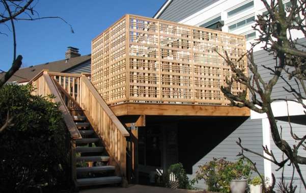 Photo of a traditional deck in Seattle.