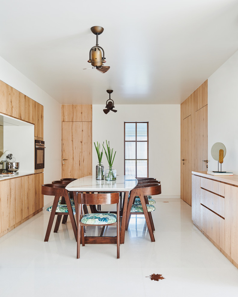 Photo of a contemporary dining room in Mumbai.