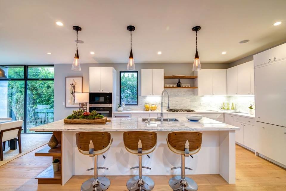 Kitchen - transitional kitchen idea in Orange County