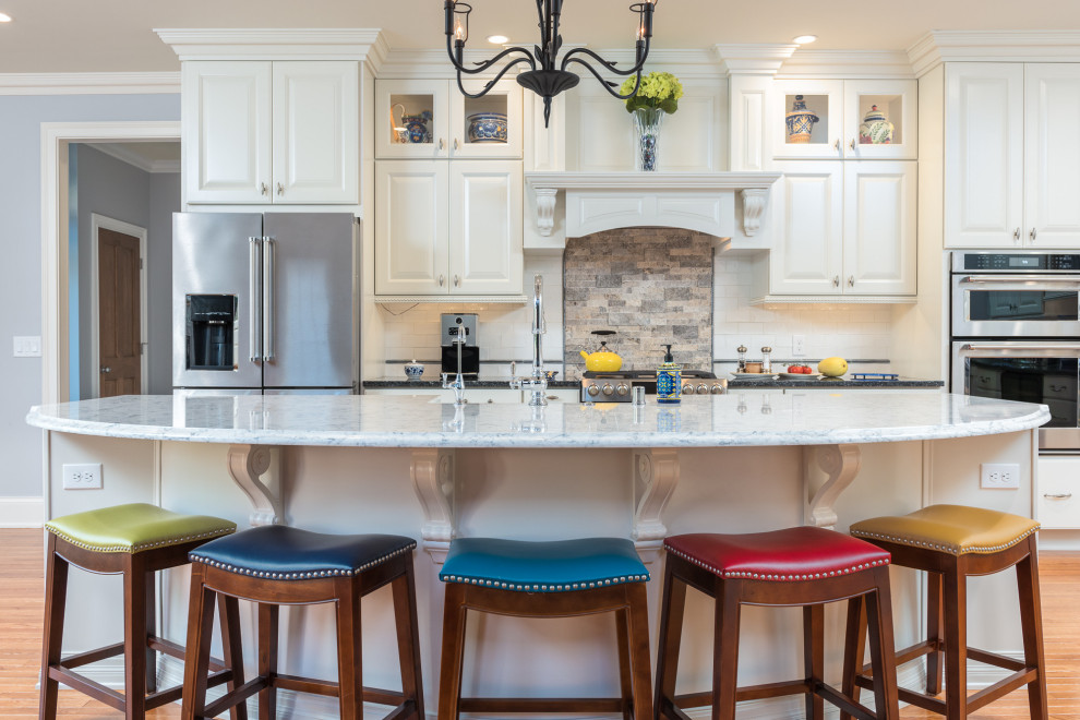 Kitchen - transitional kitchen idea