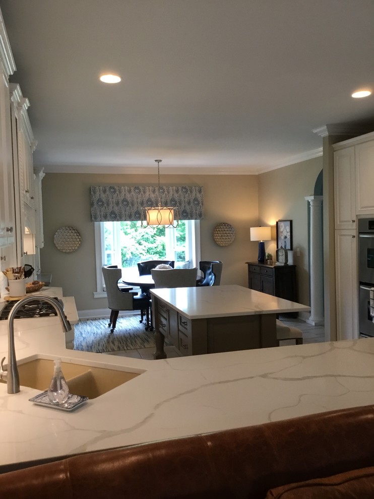 Home design - transitional home design idea in Cincinnati