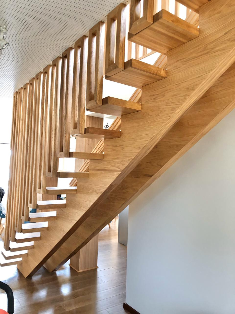 Лестница из массива дуба.