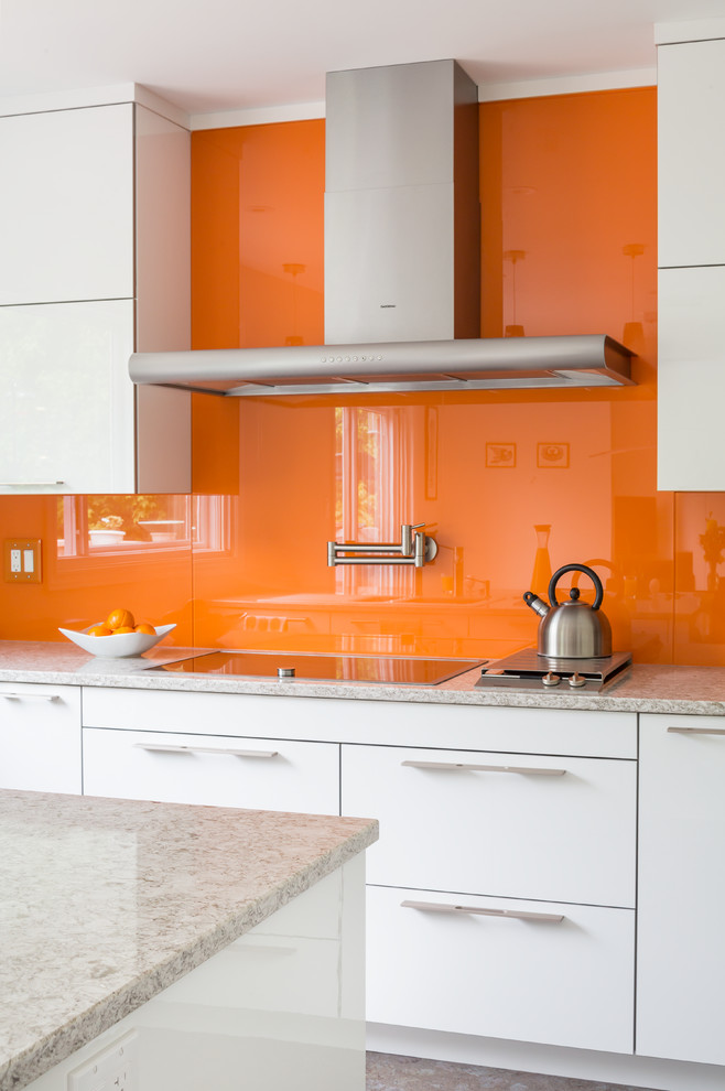 Photo of a mid-sized modern eat-in kitchen in Toronto with a double-bowl sink, flat-panel cabinets, white cabinets, quartz benchtops, orange splashback, glass sheet splashback, stainless steel appliances and a peninsula.