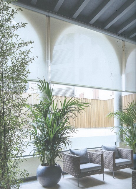Loft in una casa del Quattrocento contemporary-deck
