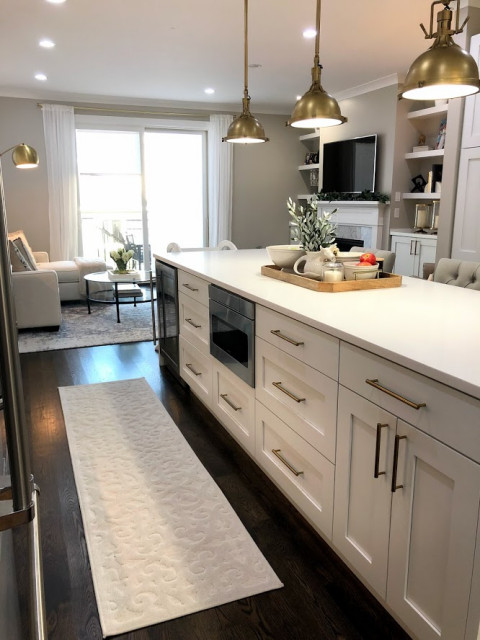 White & Gold Kitchen moderne-koekken