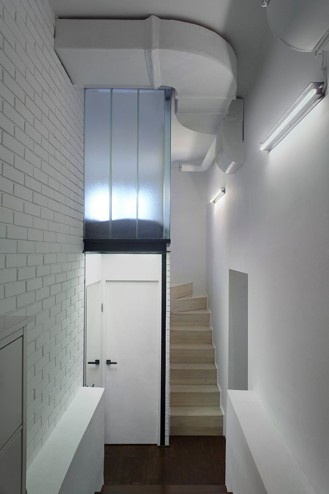 Жилое пространство в доме с аркой