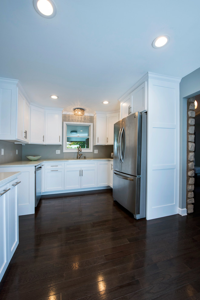 Transitional home design photo in Columbus