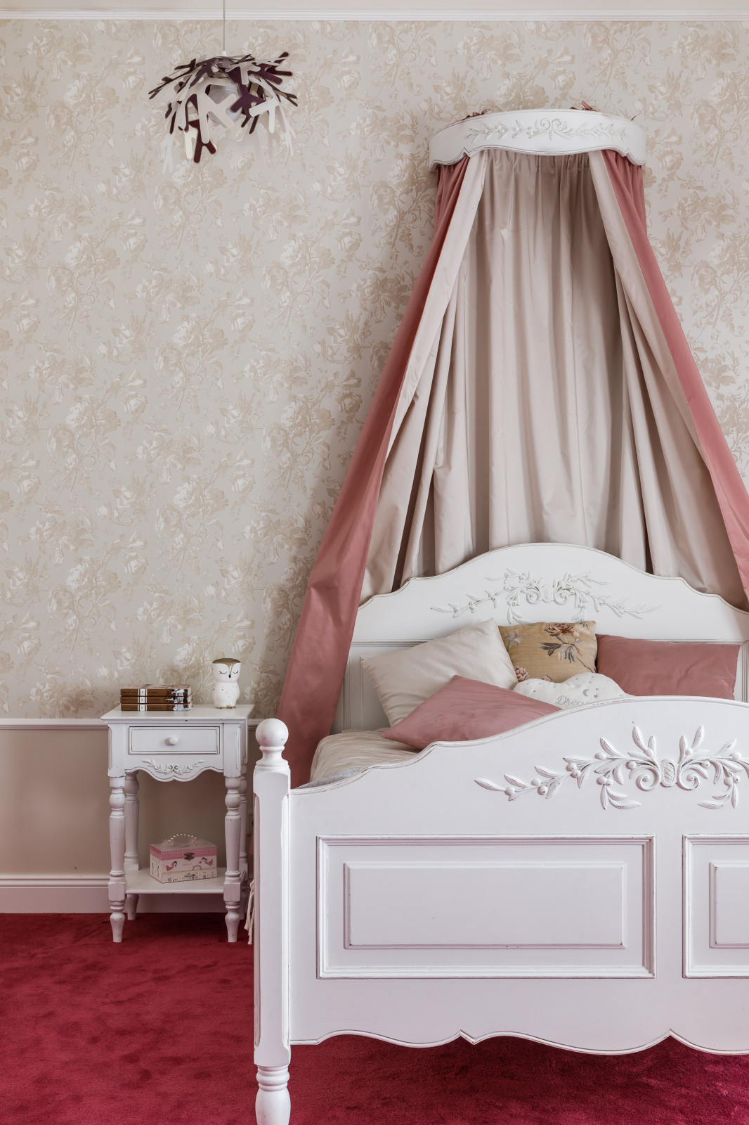 Дом с круглым окном