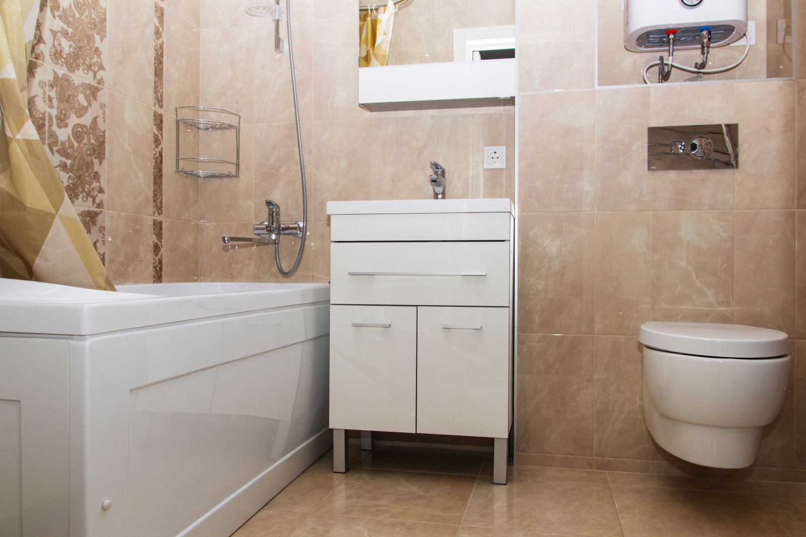 г. Тюмень, ул. Чаркова 81