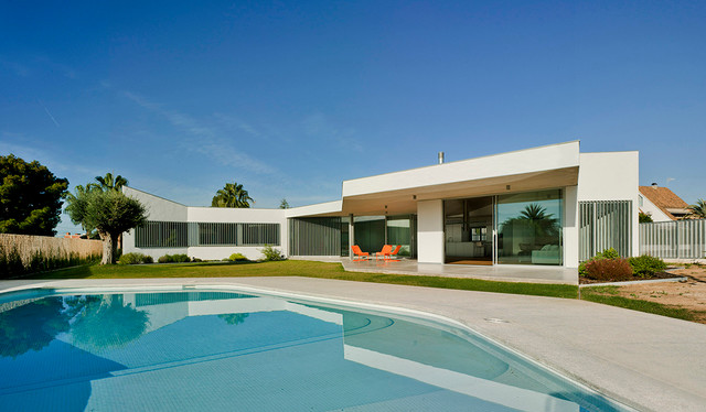 Casa Matola contemporaneo-piscina