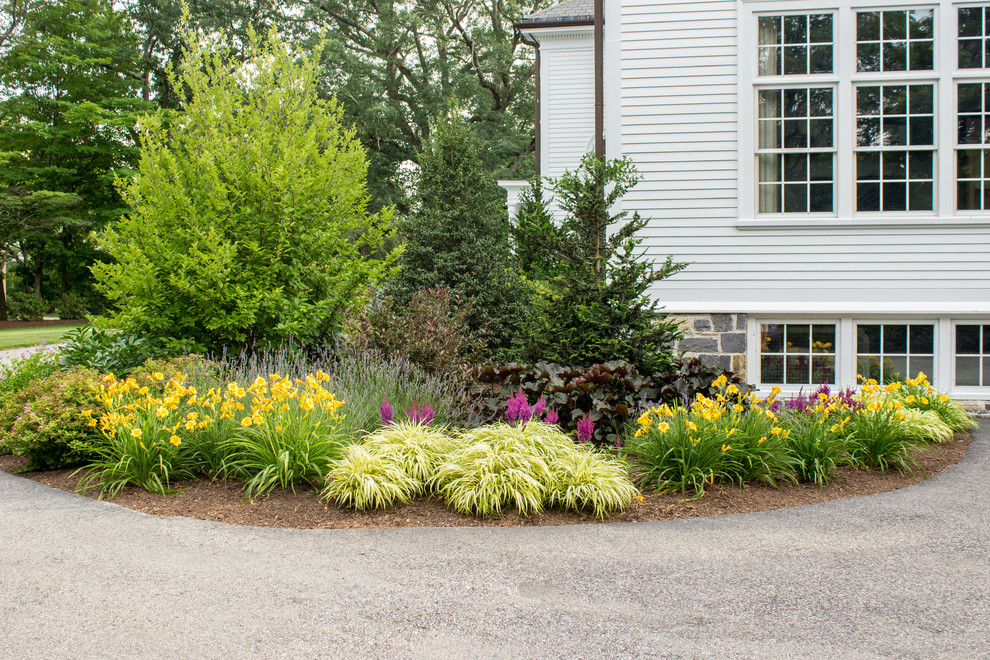 Inspiration for an expansive traditional front yard full sun garden for summer in Other with mulch.