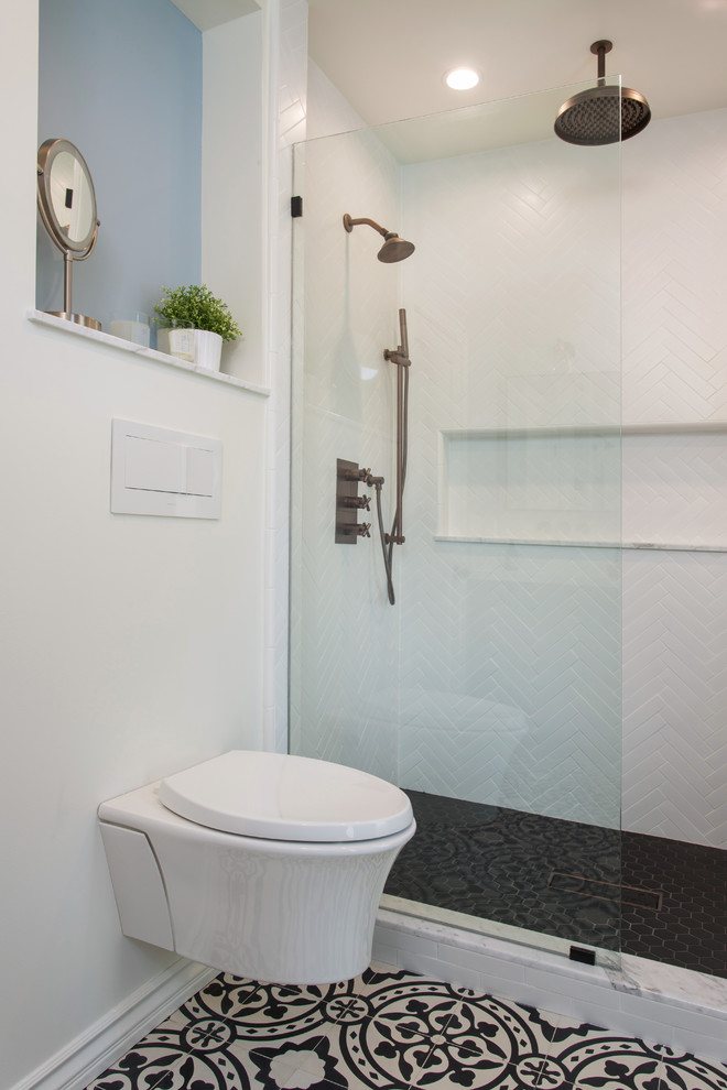 Mid-sized scandinavian 3/4 bathroom in Los Angeles with furniture-like cabinets, black cabinets, an alcove shower, a wall-mount toilet, white tile, porcelain tile, grey walls, cement tiles, an undermount sink, marble benchtops, black floor and a hinged shower door.