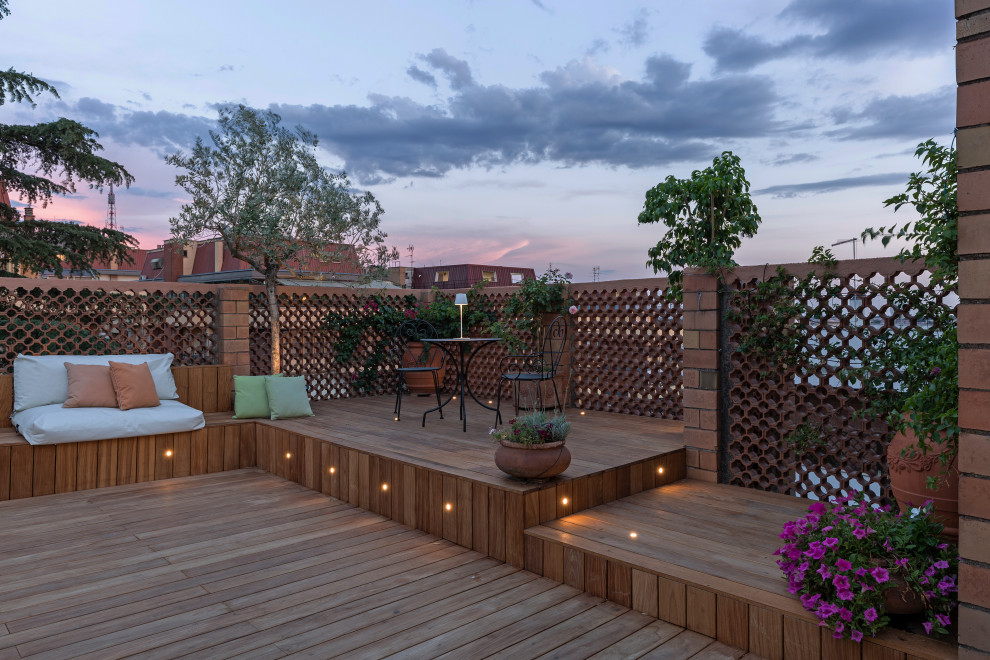 Immagine di una terrazza contemporanea con con illuminazione