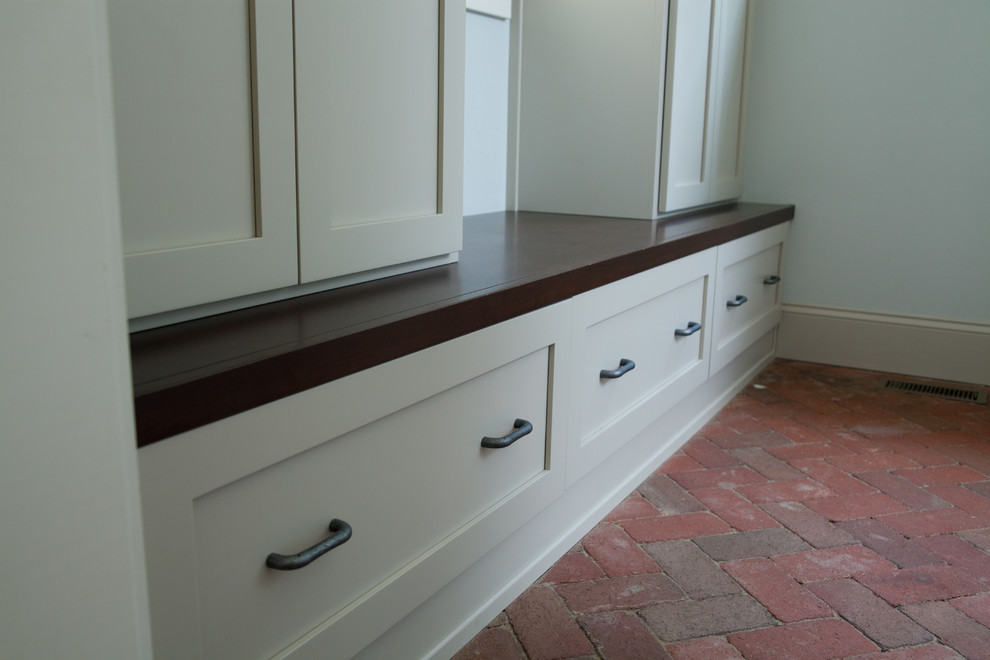 Example of a transitional home design design in Atlanta