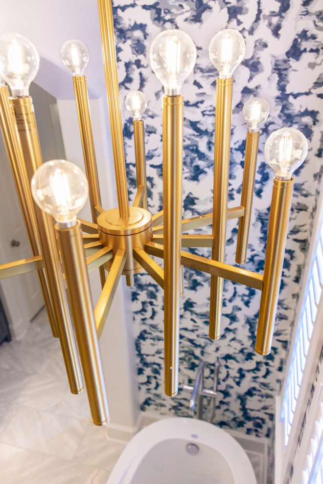 Example of a transitional home design design in Dallas