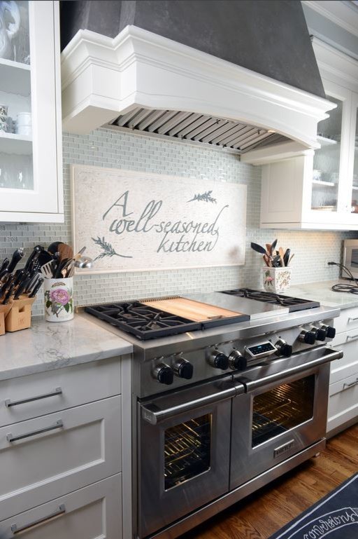 Kitchen - transitional kitchen idea in Denver