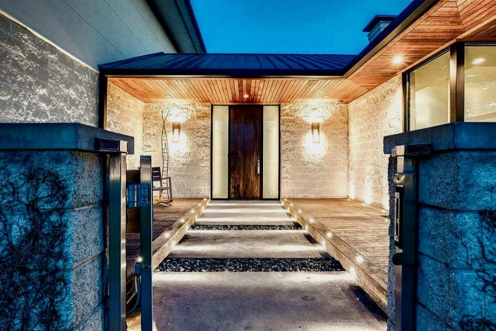 FRONT DECK