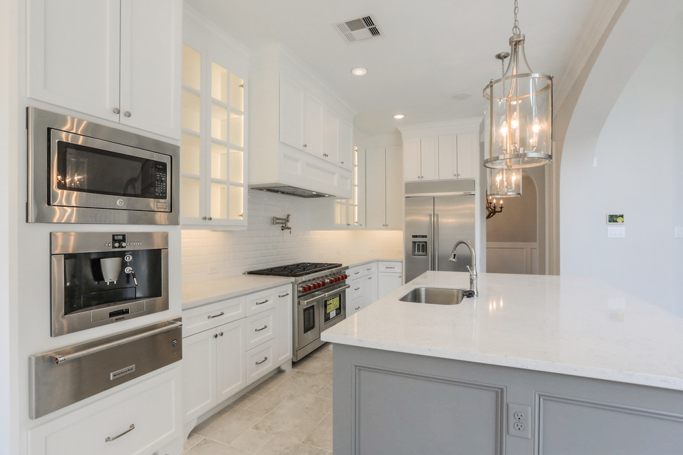 Transitional kitchen photo in Houston