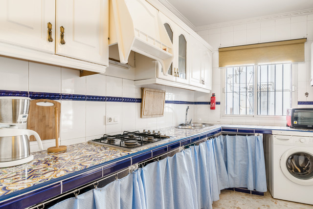 Casa vacacional en Conil coastal-kitchen