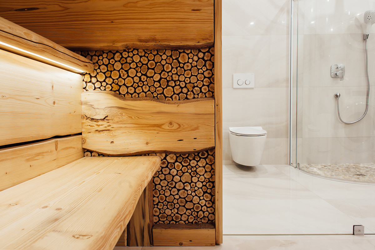 Сауна из сухостойной сосны.