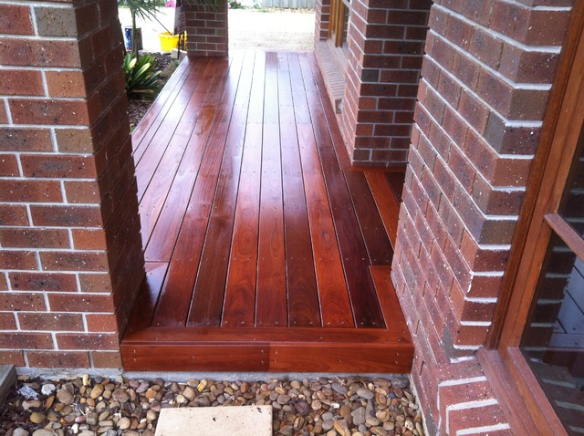 The Jarrah contemporary-traedaeck