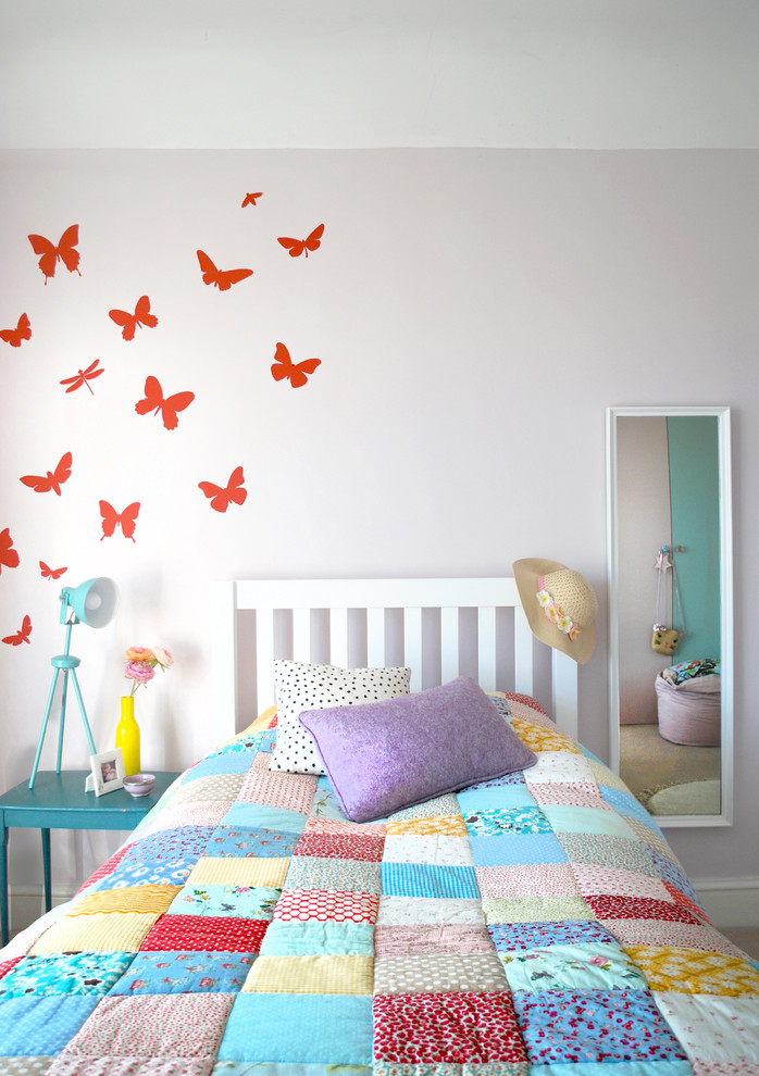 Photo of a mid-sized modern kids' bedroom for kids 4-10 years old and girls in Wiltshire with white walls, carpet and beige floor.