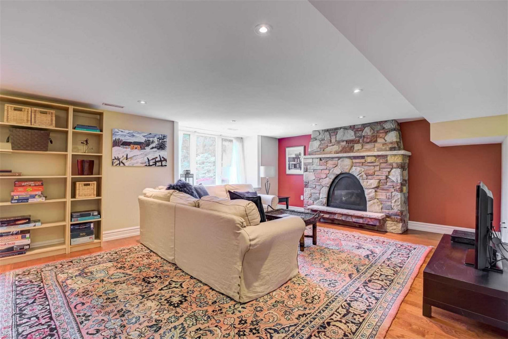 Transitional home design photo in Toronto