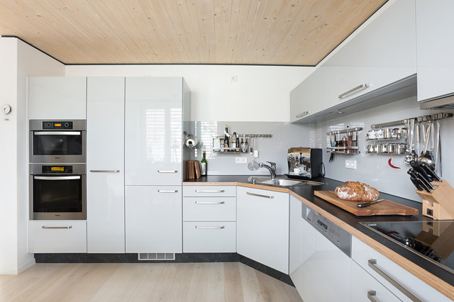 Ums Eck gedacht - Modern - Küche - Stuttgart - von Neue Räume - Die Küchen Schreiner