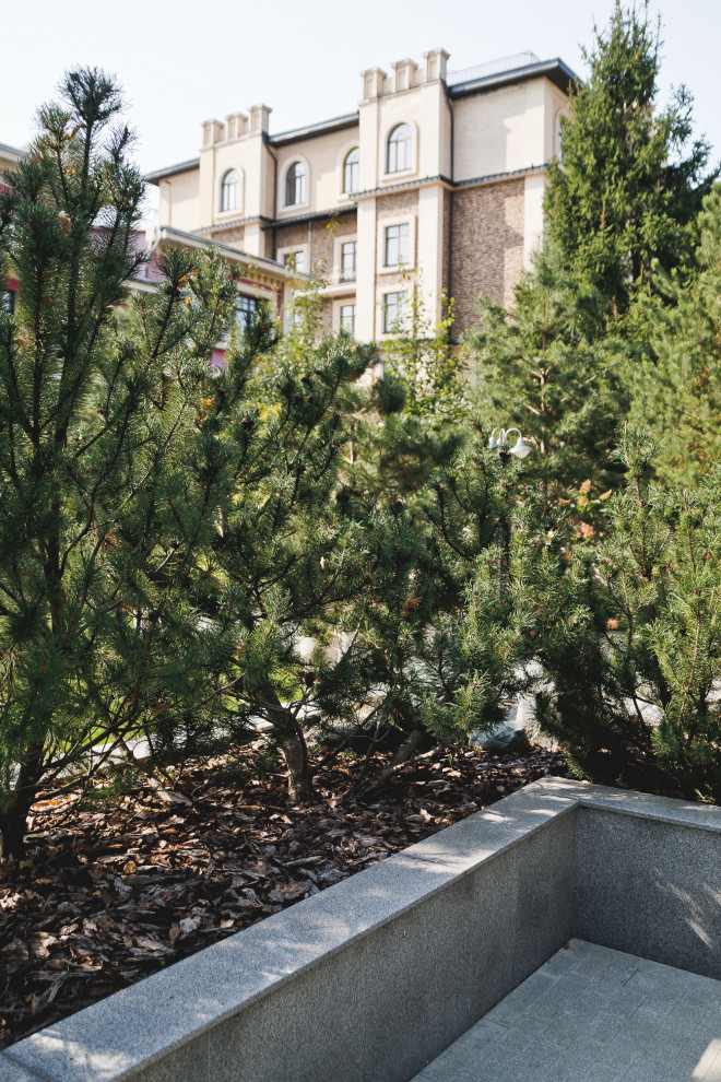 Маленький сад перед таунхаусом