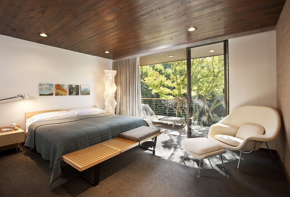 Midcentury bedroom in Santa Barbara with white walls.