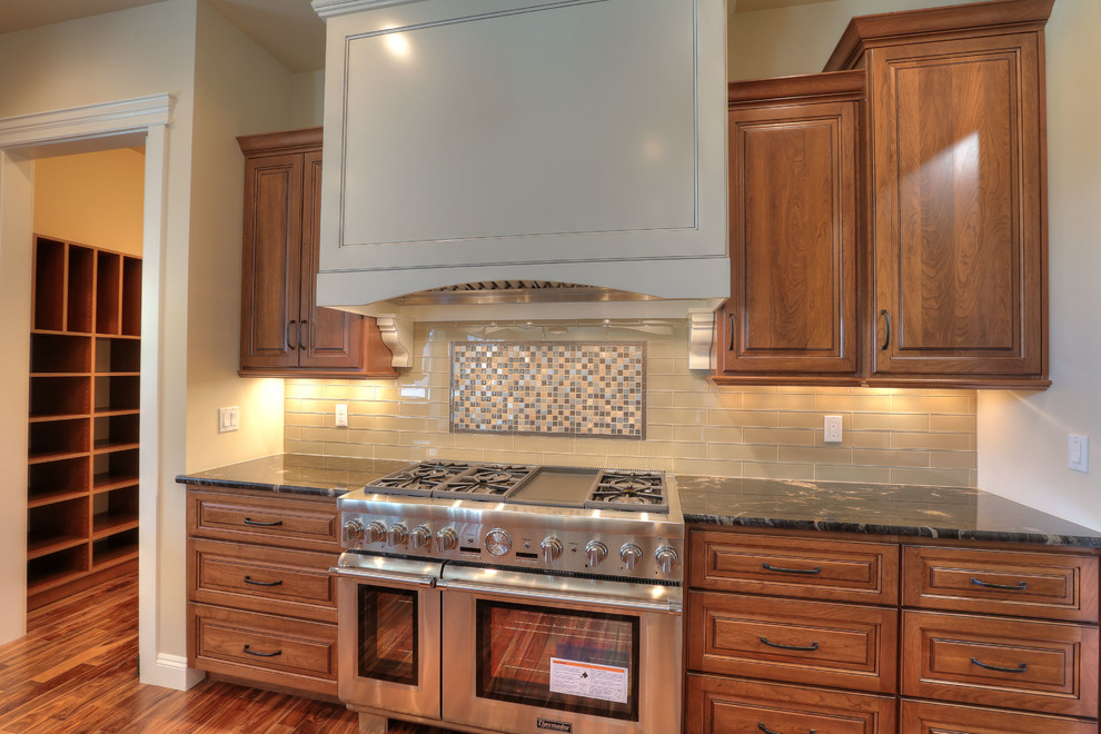 Transitional kitchen photo in Seattle