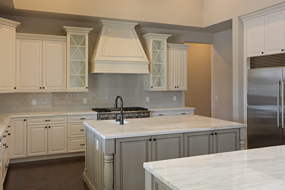 Transitional kitchen photo in Phoenix