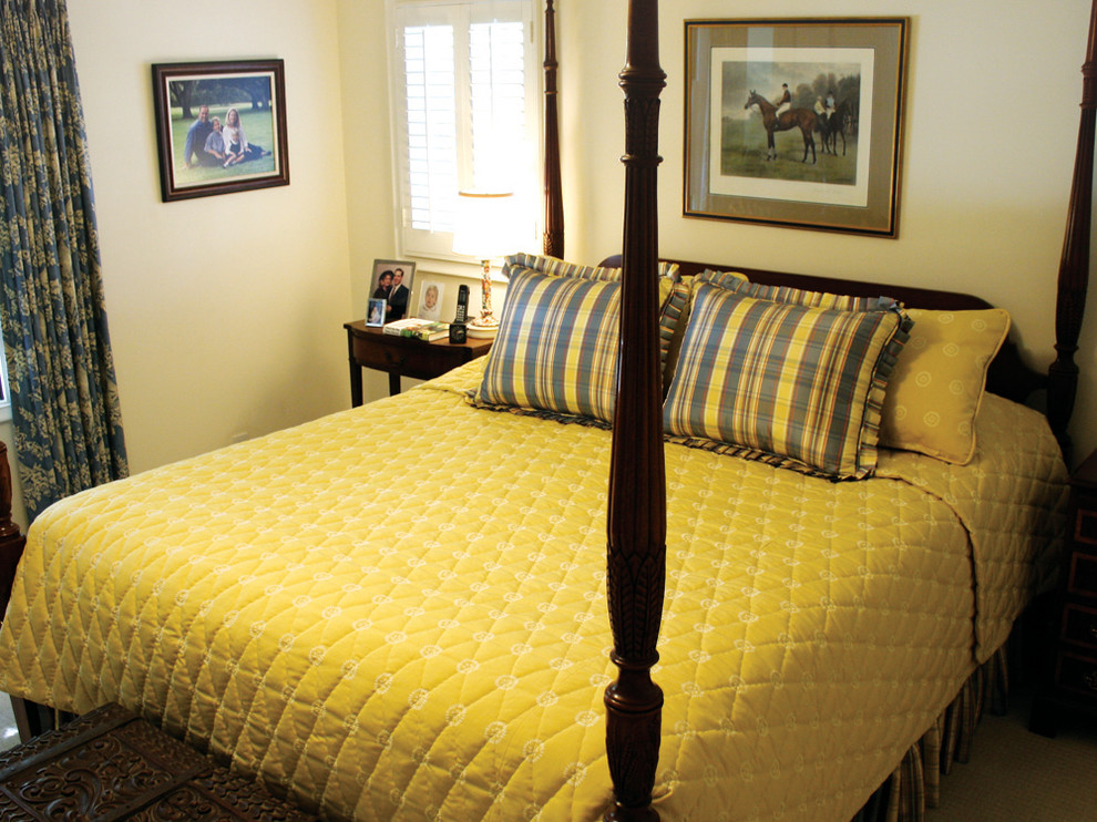 Photo of a large traditional guest bedroom in Los Angeles with beige walls and carpet.