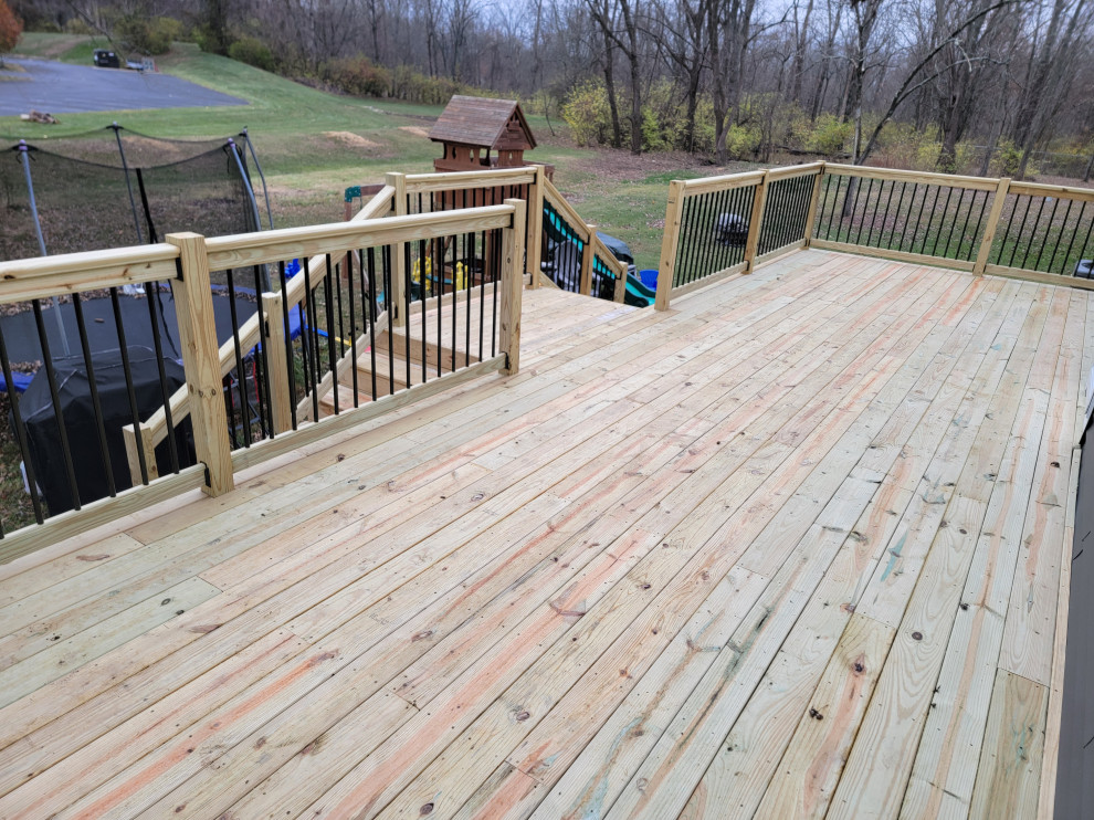Deck with Metal Baluster Railing