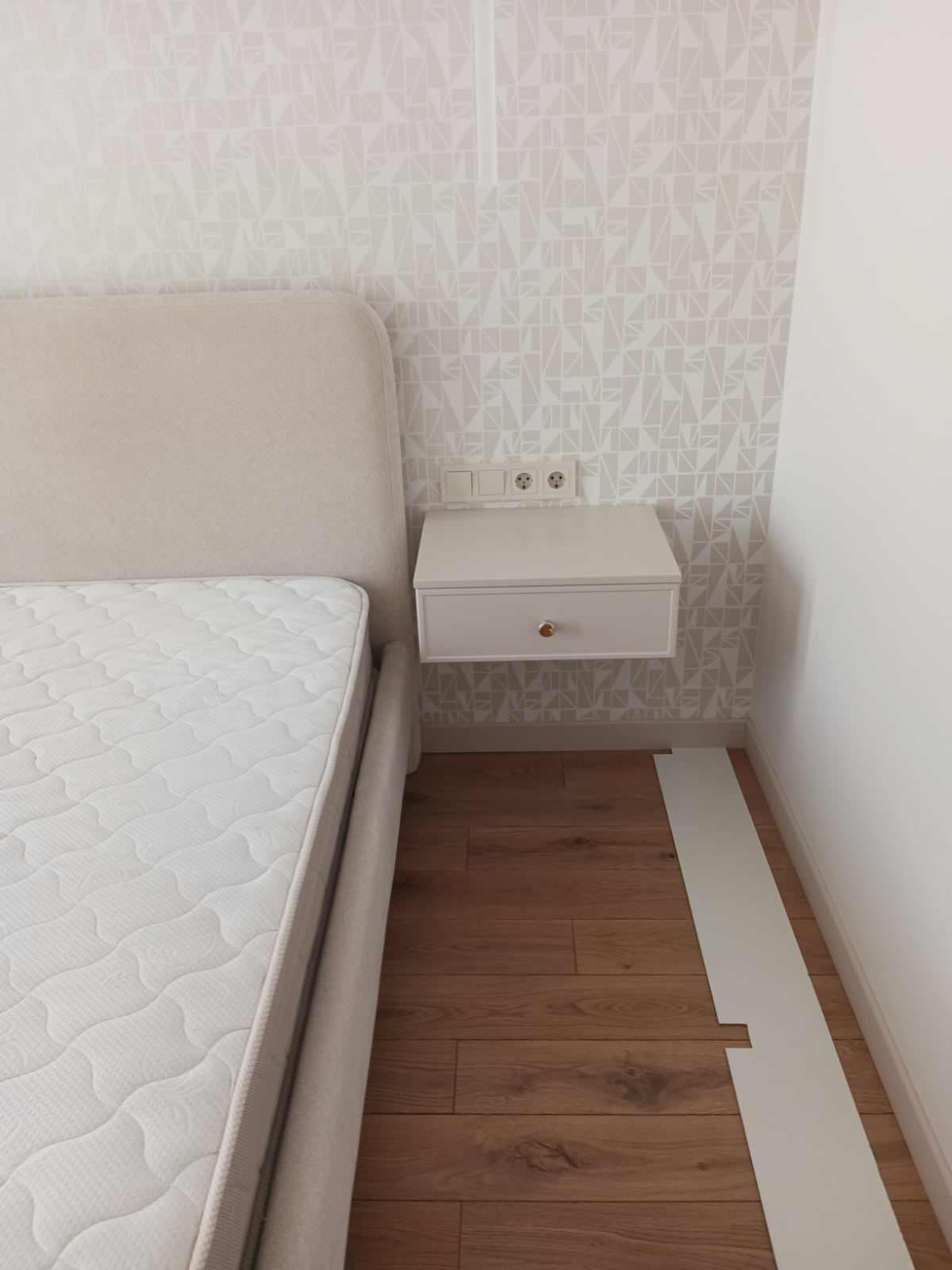 Прикроватные подвесные тумбы