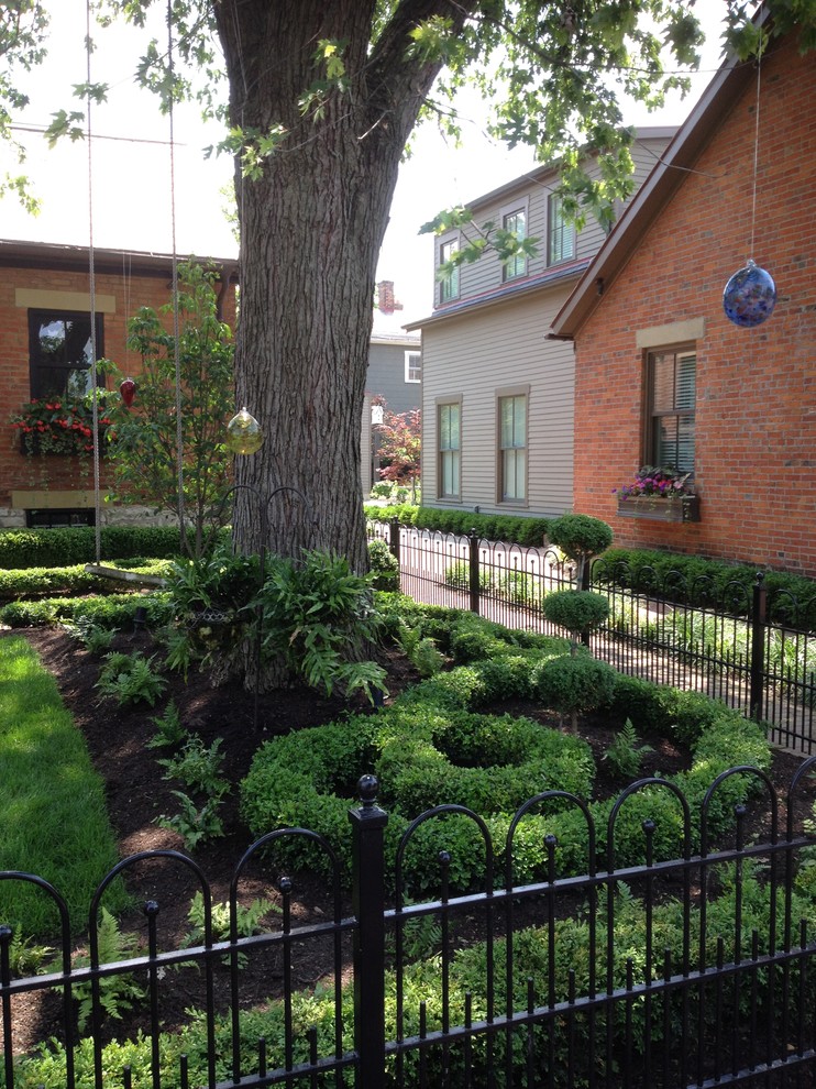 This is an example of a small traditional front yard partial sun formal garden in Cincinnati.