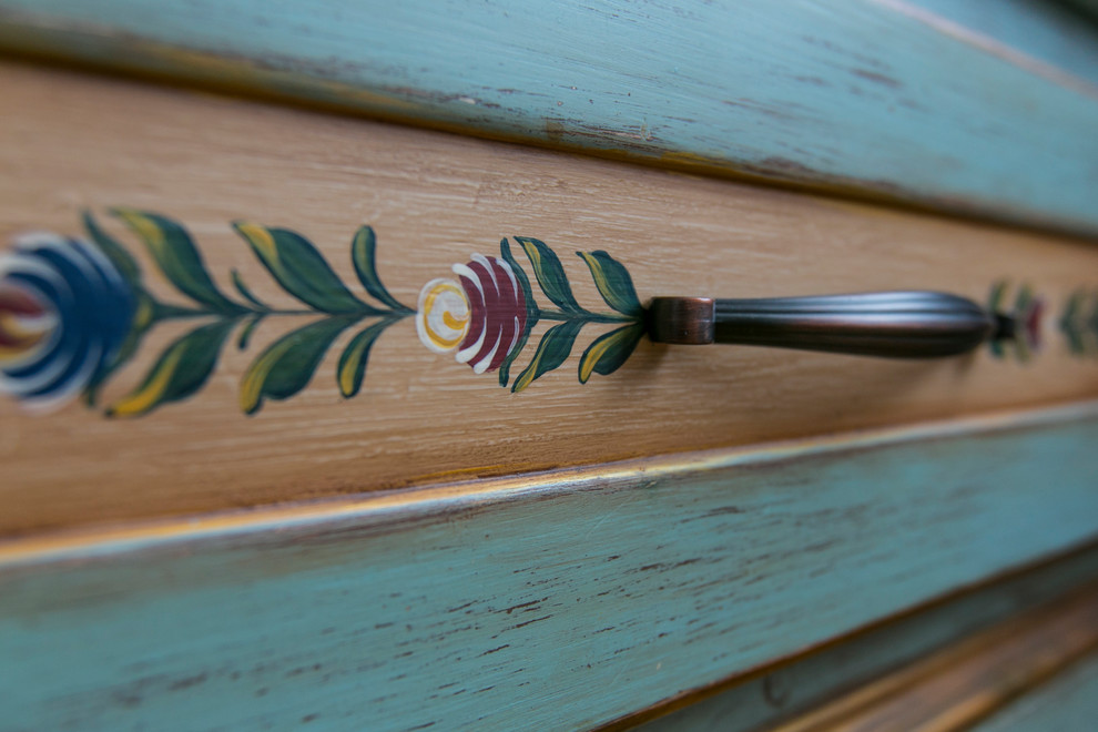 Роспись мебели в австрийском стиле