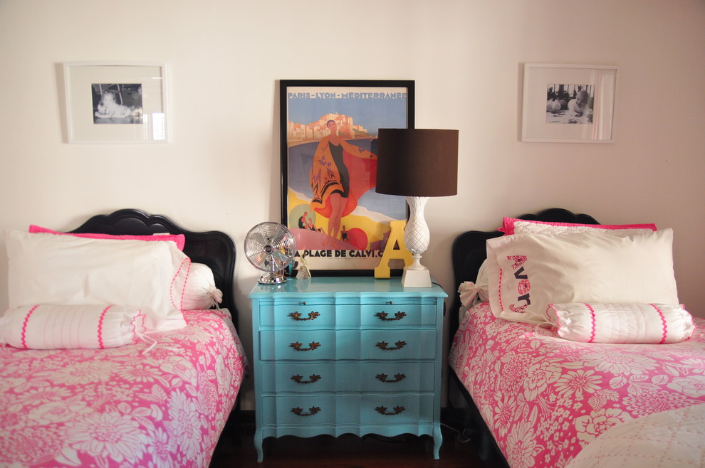 Inspiration for a mid-sized traditional kids' bedroom for kids 4-10 years old and girls in Austin with white walls and dark hardwood floors.
