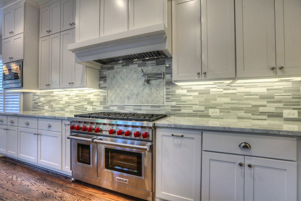 Example of a transitional kitchen design in Houston