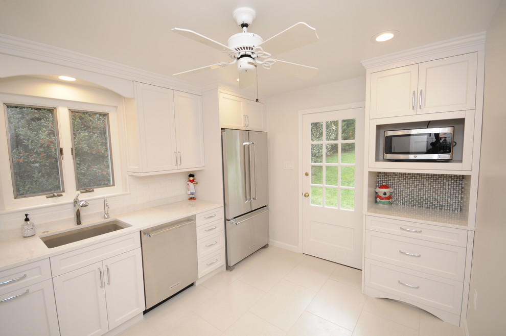 Transitional kitchen photo in DC Metro