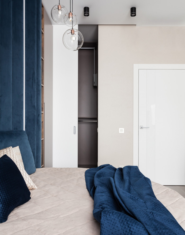 Компактная трехкомнатная квартира с круглой кроватью